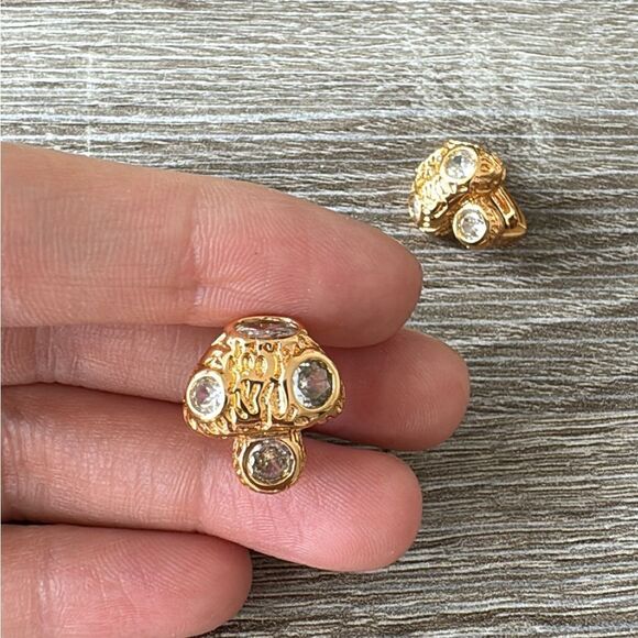 BohemianâmushroomâstudâearringsâA330 - Picture 1 of 4